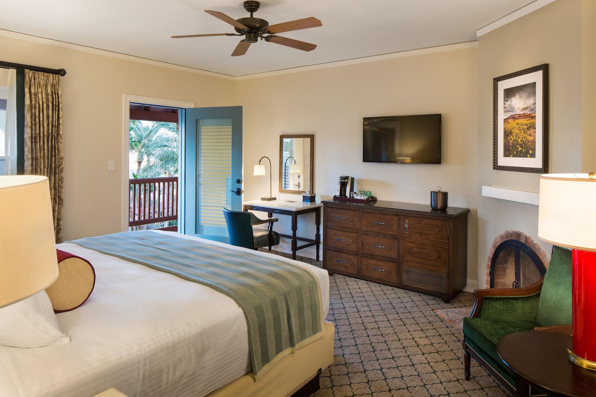 The Inn At Indian Village מראה חיצוני תמונה A guest room at the Lodge at Ventana