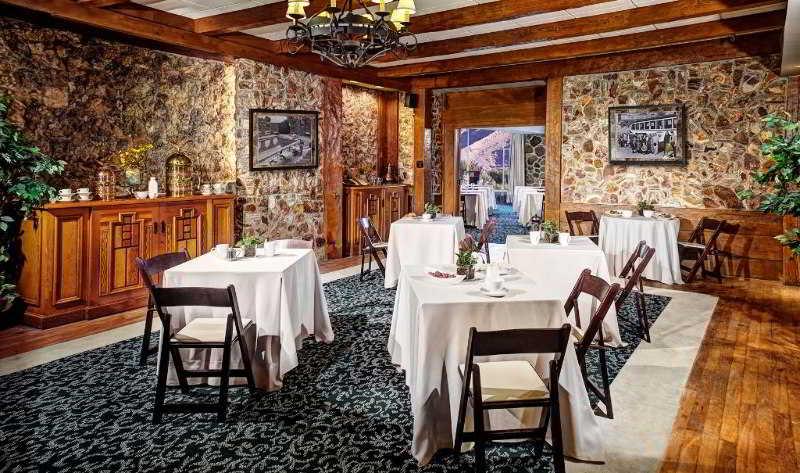 The Inn At Indian Village מראה חיצוני תמונה The dining room at the Inn at the Opera