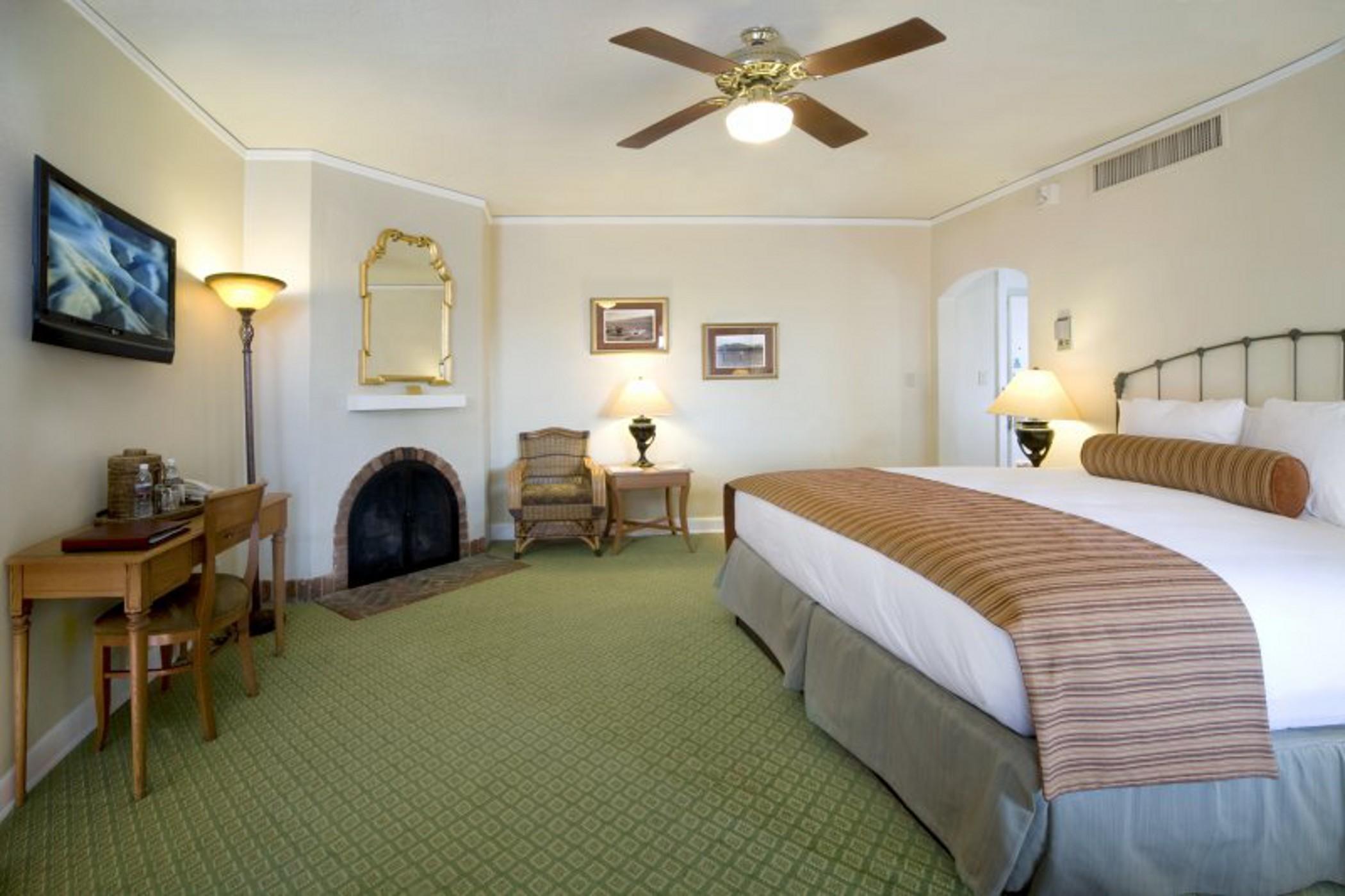 The Inn At Indian Village מראה חיצוני תמונה A guest room at the Lodge at Santa Fe