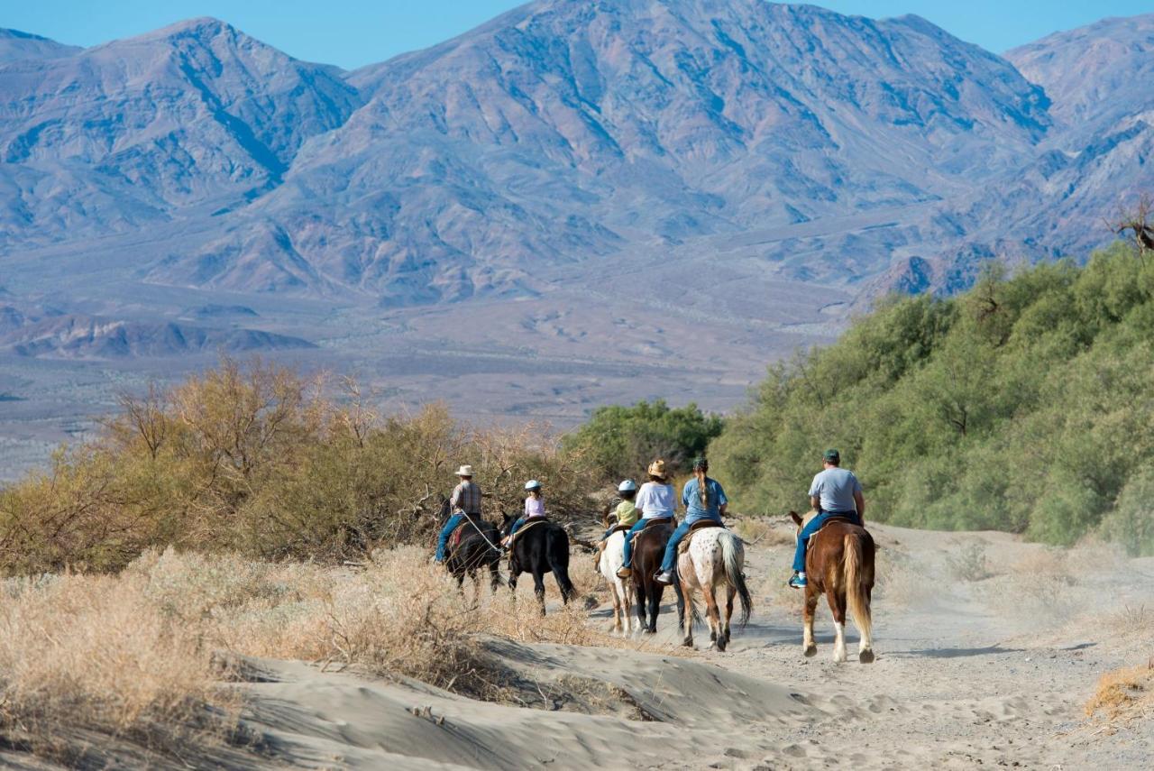 The Inn At Indian Village מראה חיצוני תמונה Horseback riders on the Old Spanish Trail