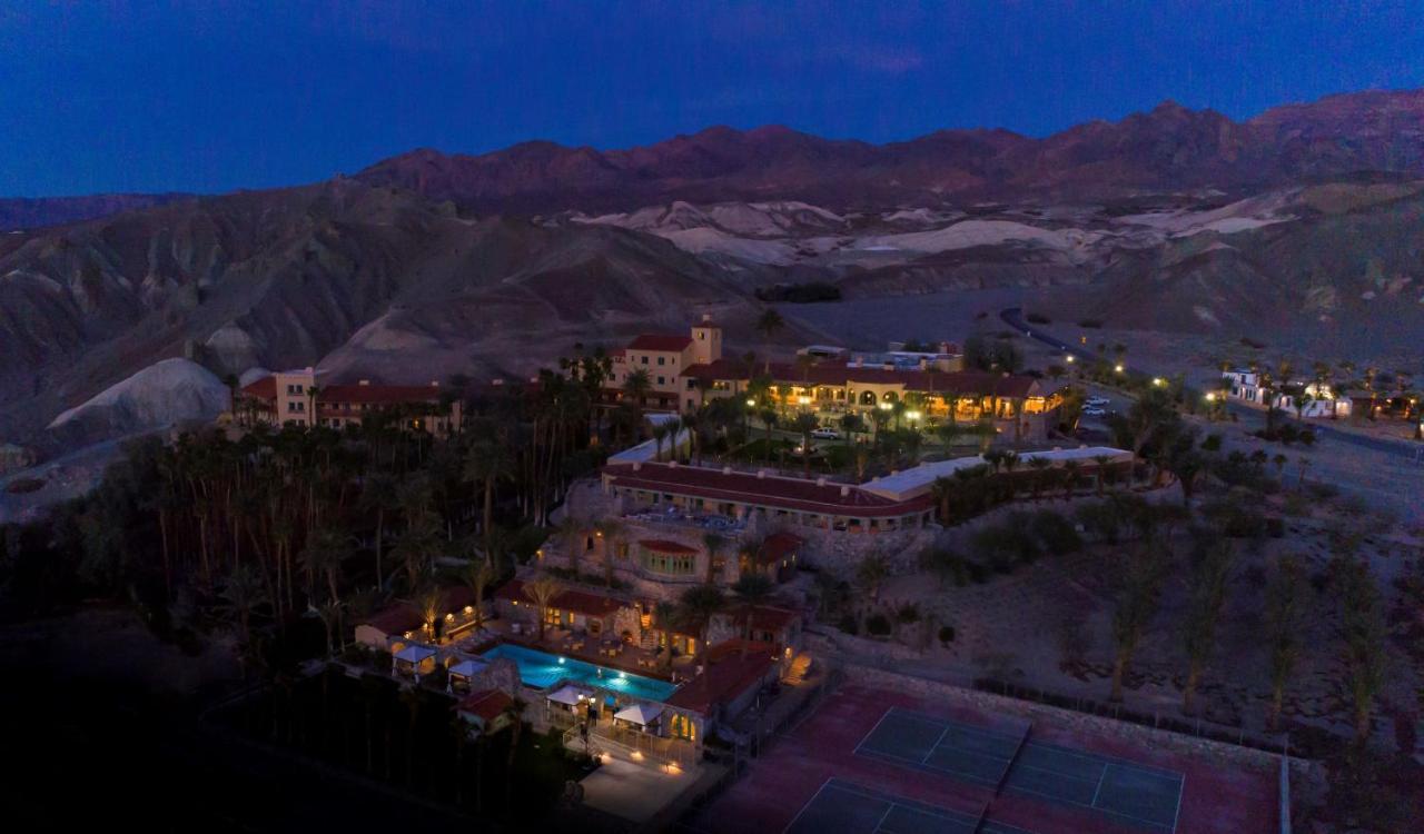The Inn At Indian Village מראה חיצוני תמונה Aerial view of the resort at night