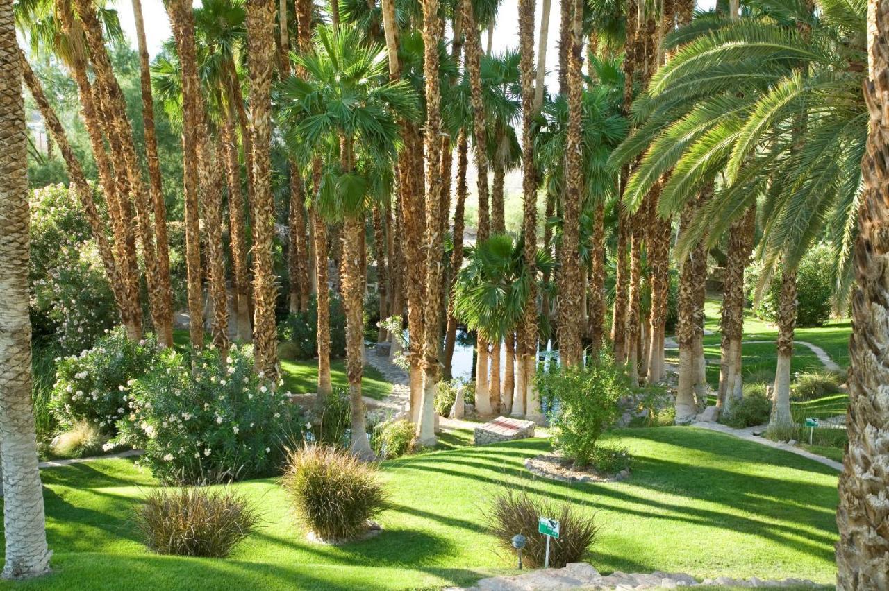 The Inn At Indian Village מראה חיצוני תמונה The grounds of the Annenberg Palm Springs Art Museum